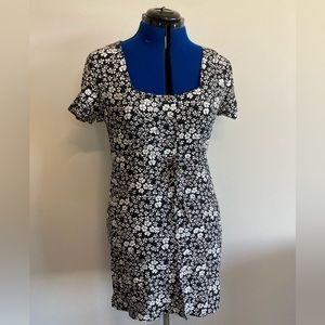 Floral dress with short sleeves